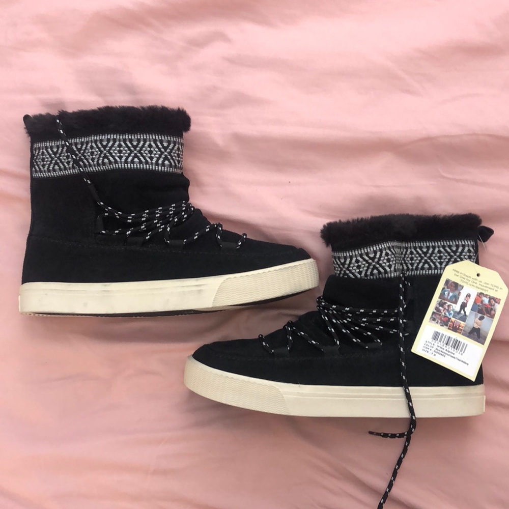 Toms Women’s Alpine waterproof suede boots